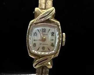 Benrus Ladies 14K Gold Case Wristwatch 21 Jewels Swiss Retro GoldTone Band