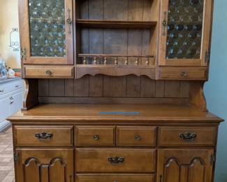 Sturdy Early American Birch Buffet Hutch China Cabinet Bullseye Glass Doors