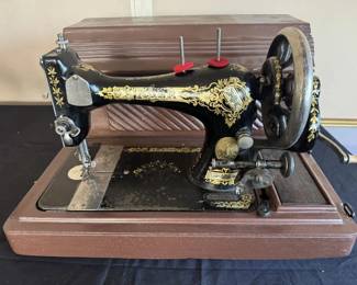 Antique Singer Hand Crank Sewing Machine Clydebank Scotland c1908 Wood Case