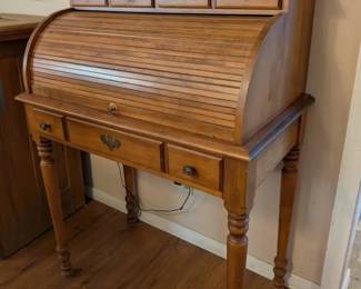 Classic Tell City Young Republic Maple Roll Top Desk with Pigeonholes