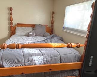 Vintage Pine Pineapple Poster Bed