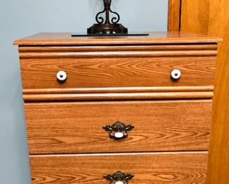 Lot 119 lamp  chest of drawers
