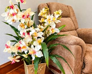 Lot 102 LaZBoy Recliner and arrangement detail
