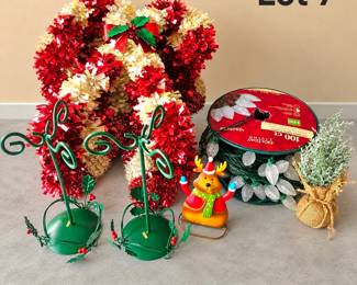 Lot 7 Holiday decor