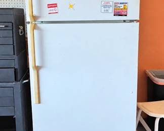 Lot 59 Refrigerator freezer