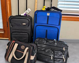 Lot 116 luggage, 4 pieces