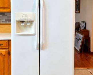 Lot 95 Frigidaire refrigerator freezer