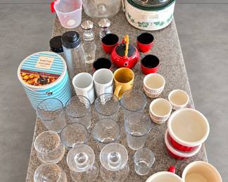 Lot 63 Assorted glassware and crockpot