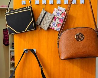Lot 115 Purses and rack