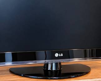 Lot 108 LG TV detail