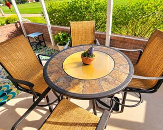 Lot 129 Five piece patio set detail