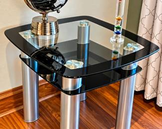 Lot 104 Contemporary end table, globe, more