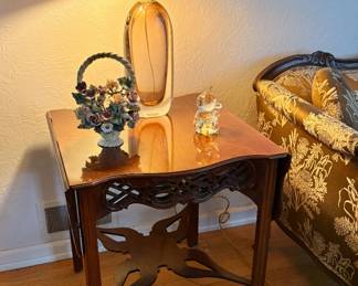 there are 2 of these end tables