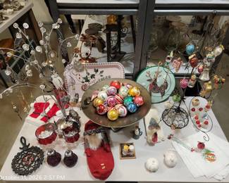 Vintage Christmas & Seasonal Decor