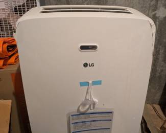 LG Air Conditioner (hoses included)