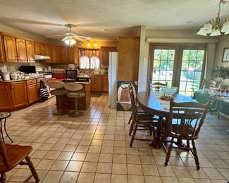 Kitchen- Tell City dining room table, 6 chairs, 2 leaves & pads