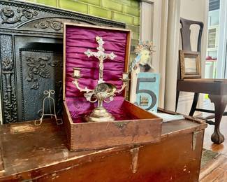 Last rights, Foot Chair, Gorgous chest