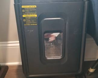 Home office paper shredder