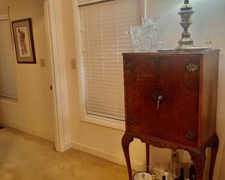 Burr Walnut Cocktail Cabinet/Bar : Queen Anne-style cabriole legs w/ claw-and-ball feet