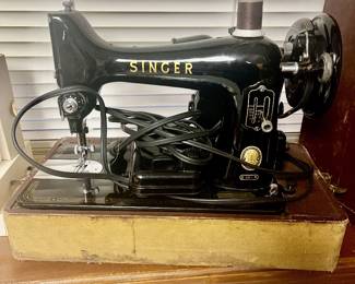 1950's Portable Singer Model 99 w/ case