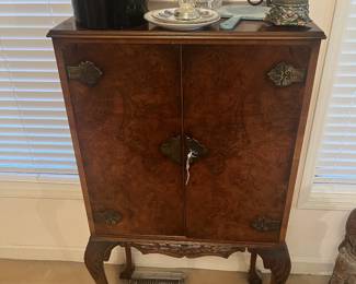 Queen Ann-style Walnut and Burl dry bar