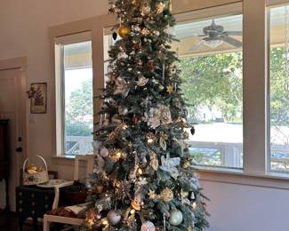 Gorgeous Christmas tree with ornaments