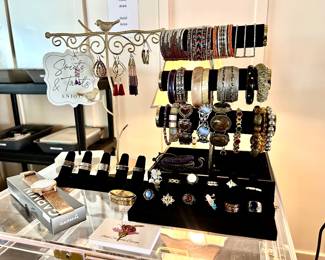 Men and women rings