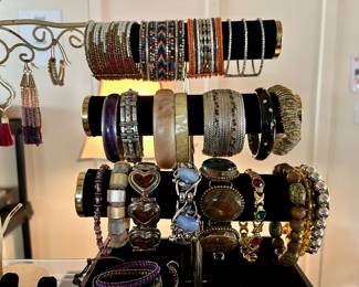 You need a new bracelet.❤️