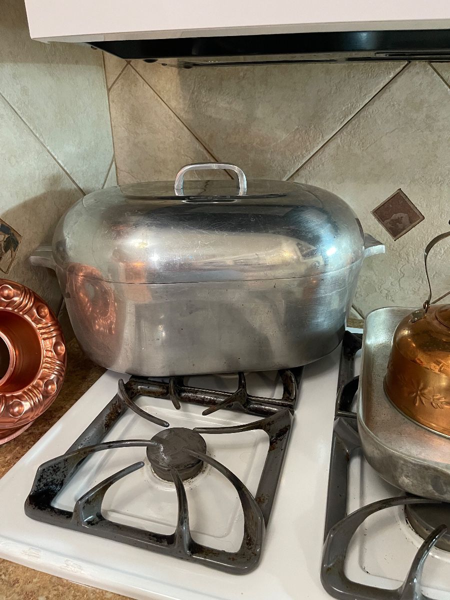 2 burner Magnalite!  Rare find in excellent condition. 