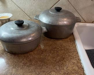 Magnalite pots with lids