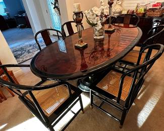 Beautiful Henredon table w/ 6 chairs