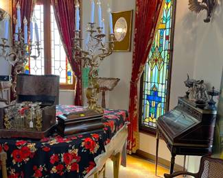 Here is a nice overview photo of one of the rooms.