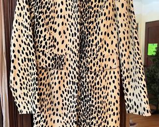 You'll always look stylish in this small Made in Italy coat from P.A.R.O.S.H.