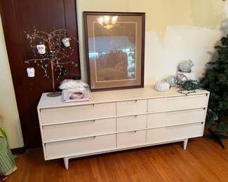 This Henredon dresser is an excellent example of its type and style.  The framed picture above it is difficult to see here, but it is also worth a look.