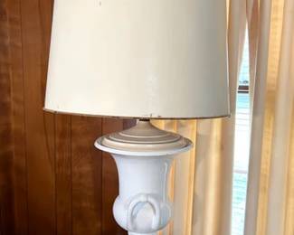 Ceramic trophy-style table lamp