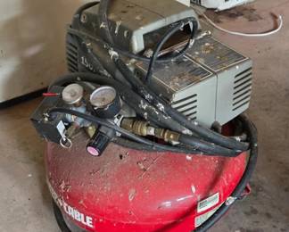 150 PSI working air compressor with attachments