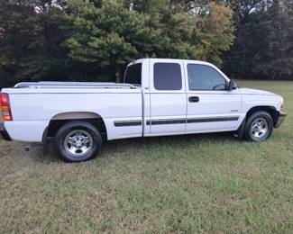 1999 Chevrolet extended cab truck. Beautiful truck!