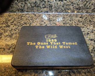 1989 Case xx "The Guns That Tamed The West" set
