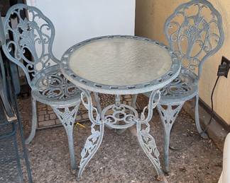 Table:27x23 chairs: 34x14