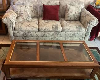 Couch 81x34 table 55x25x15