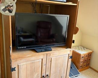 Entertainment center