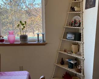 Corner shelf