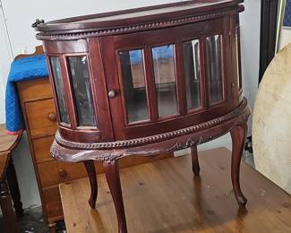Niagara Furniture Oval Tray Top Mahogany Display Table
