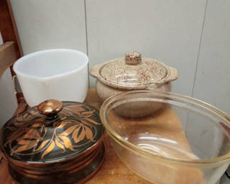 Lot 25: Vintage pyrex and mixed glass ware milk glass 