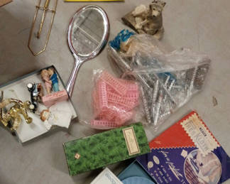 Lot 28: Vintage lot including beauty supplies and wedgewood