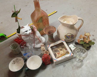 Lot 7: Mixed lot of vintage glassware ,knick knacks , etc 