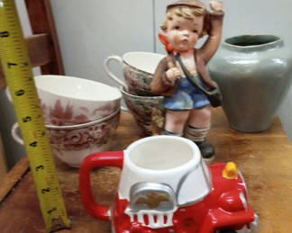 Lot 26: Vintage mixed china lot 
