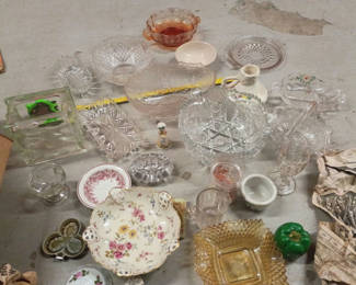 Lot 8: Large vintage glassware lot 