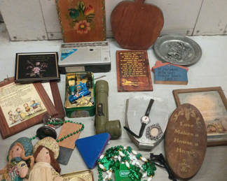 Lot 18: Mixed vintage lot 