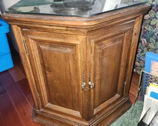 Storage end table